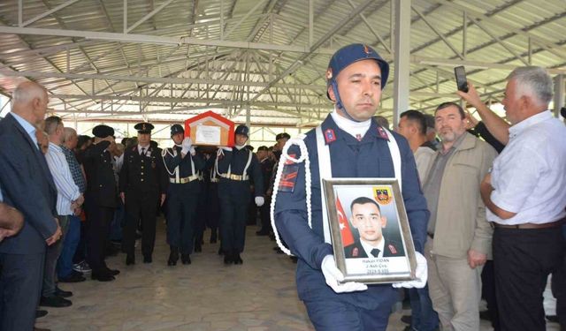 Derede boğulan Astsubay Hakan Fidan, son yolcuğuna uğurlandı