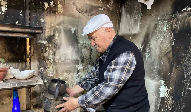 Emekli öğretmen kendisine destek olan vatandaşlara teşekkür etti