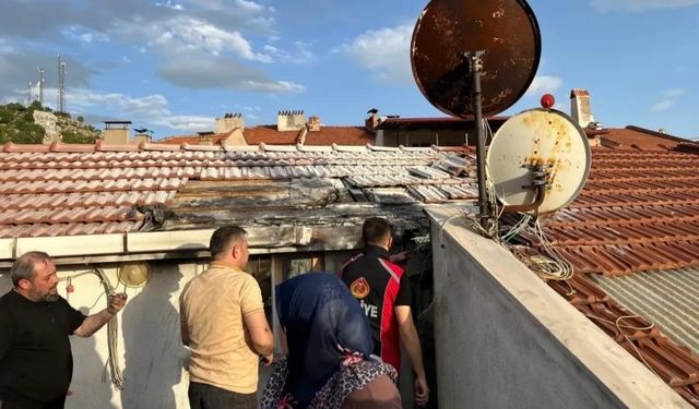 Emet’te çatı yangını