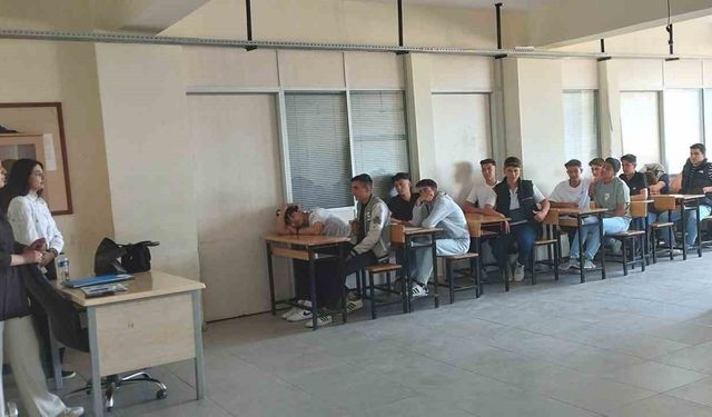 Emet’te lise öğrencilerine sağlıklı yaşam ve hastalıklarla mücadele semineri