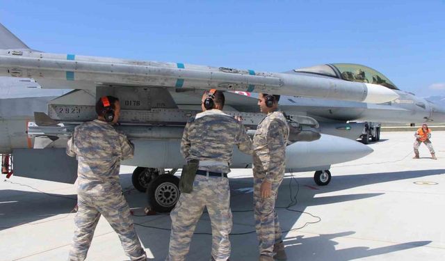 F-16’lar zorlu göreve 15 dakikada hazırlanıyor