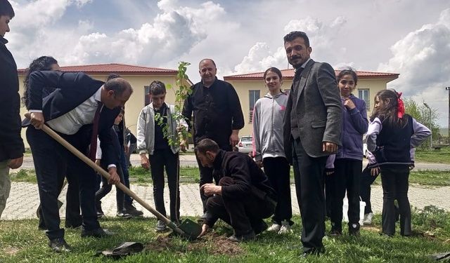 Fidan dikim etkinliğine Çıldır YBO da katıldı