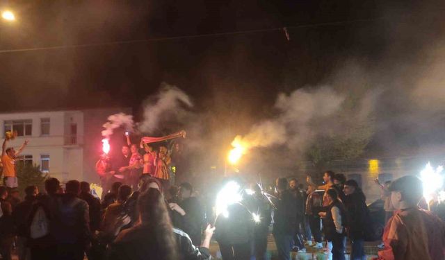 Galatasaray taraftarları Ardahan’da şampiyonluğu kutluyor