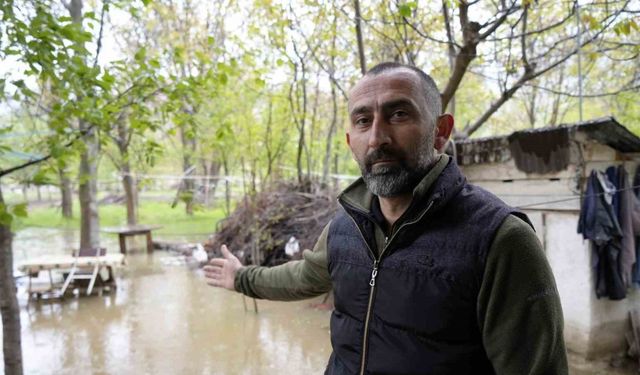 Gümüşhane’de DSİ’nin dere ıslahı çalışması bahçeleri sular altında bıraktı