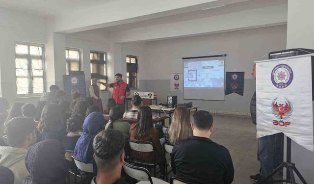 Iğdır’da öğrencilere terörle mücadele ve trafik güvenliği semineri