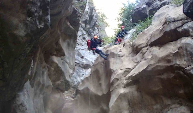 Isparta Yazılı Kanyon’da suya düşen üniversite öğrencisi kayboldu