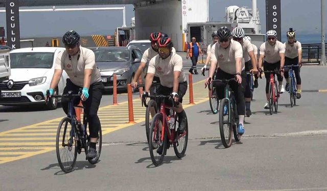 İstanbul’dan Bursa’ya ’çevre’ için pedal çeviren 10 bisikletçi Yalova’ya ulaştı