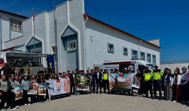 Jandarma’dan 160 öğrenciye emniyet kemeri ve eğitimi