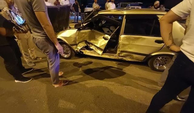 Kamyonet ile otomobil çarpıştı: 4 yaralı