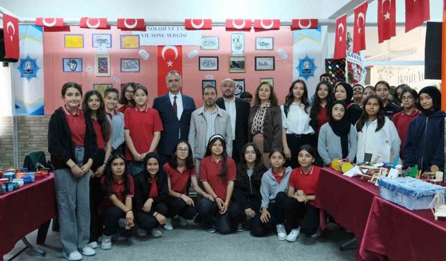 Karaman’da ortaokul öğrencilerinden yılsonu sergisi