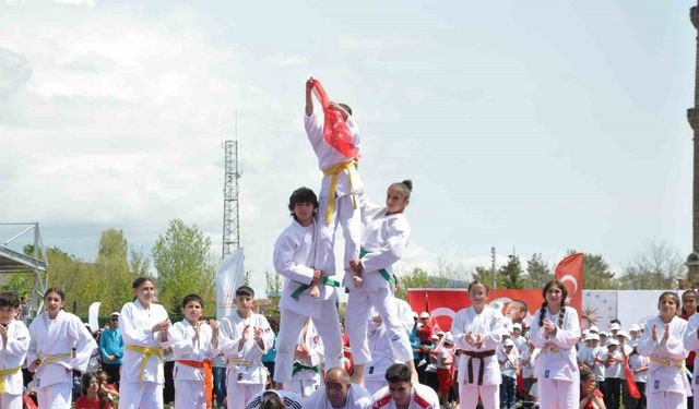 Kars’ta 19 Mayıs coşkuyla kutlandı