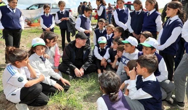 Kars’ta 400 meyve fidanı toprakla buluştu