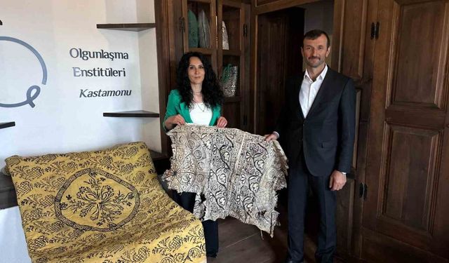 Kastamonu’da asırlık yorgan ile minder kılıfında ilk kez nadir görülen desenlere rastlandı