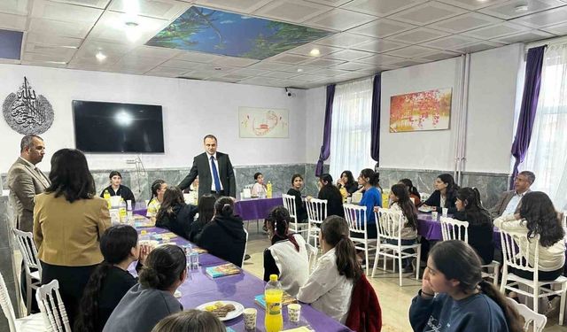 Kaymakam Koşansu’dan pansiyonda kalan öğrencilere ziyaret