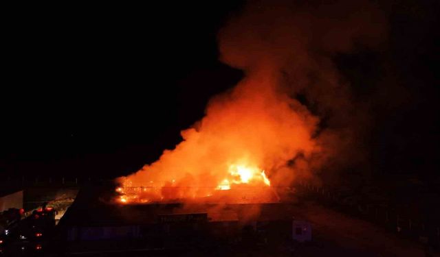 Kırıkkale’de dinlenme tesisinin çatısı alev alev yandı