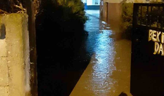 Kırşehir’de sağanak yağış sele neden oldu