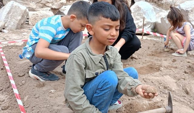 Küçük arkeologlar işbaşında