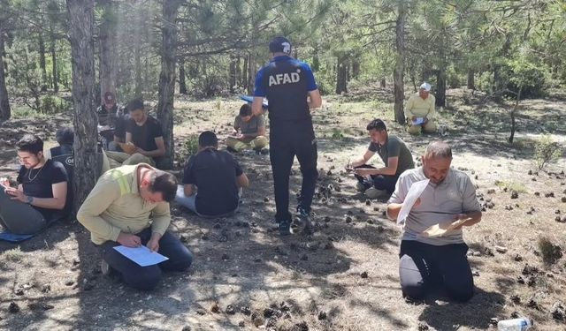 Kütahya Kent Ormanı’nda doğada hayatta kalma ve gece kalma eğitimi
