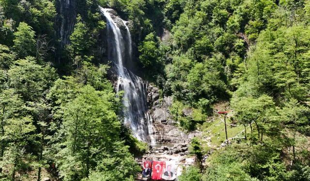 Mençuna Şelalesi’ne doğa yürüyüşü düzenlendi