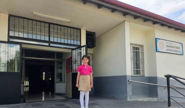 Minikler işaret diliyle şiir okudu