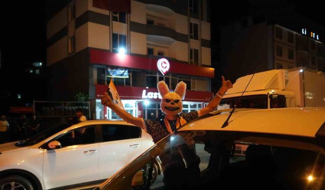 Muşspor’un şampiyonluk kupası coşkuyla karşılandı