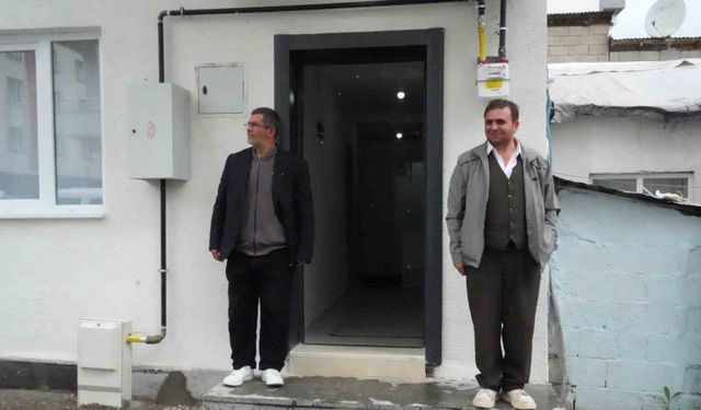 Muş’ta 3 engelli kardeşin evi yenilendi