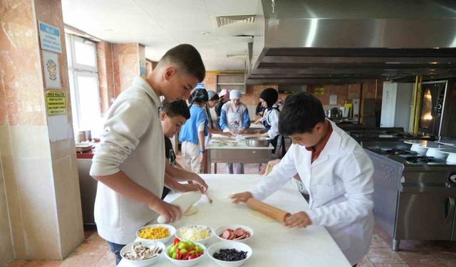 Muş’ta beceri atölyesi açıldı: Öğrenciler mesleklerle tanışıyor