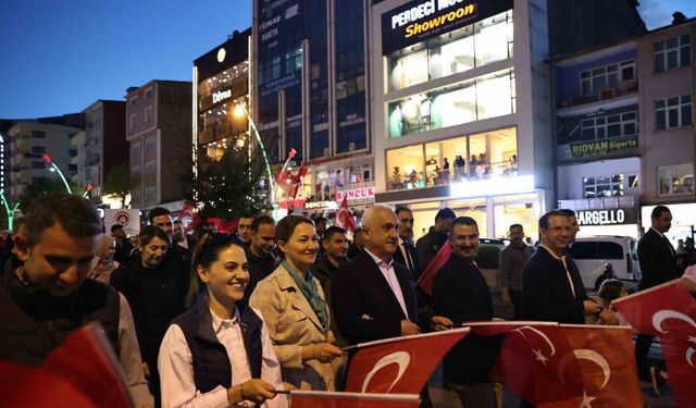 Muş’ta meşaleli gençlik yürüyüşü düzenlendi