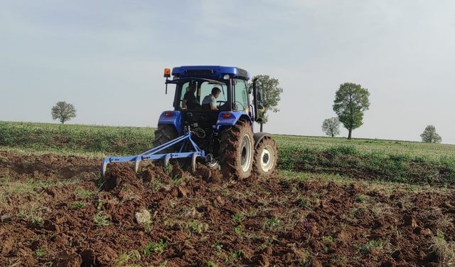 Nadasa hazırlanan tarlalar ekime hazırlanıyor