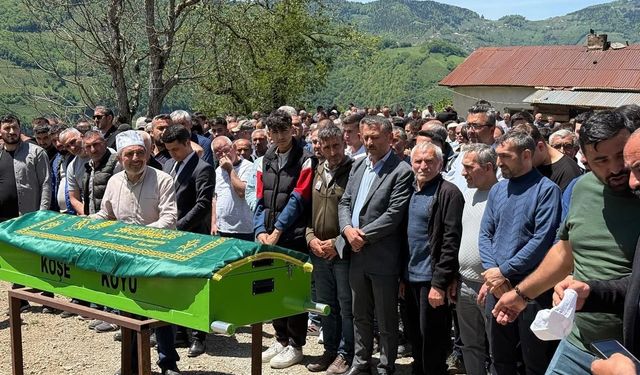 Ordu’da denizde boğularak hayatını kaybeden lise öğrencisi toprağa verildi