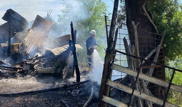 Osmaniye’de ahşap ev yangında kül oldu