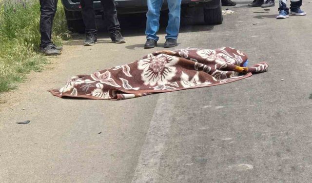 Otomobil ile çarpışan motosikletin sürücüsü hayatını kaybetti