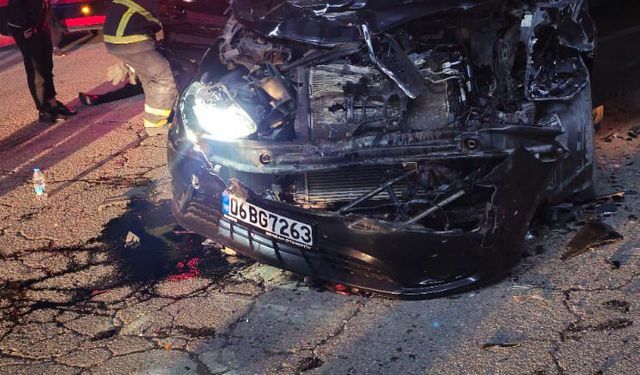 Otomobil ile kamyonet çarpıştı: 5 yaralı