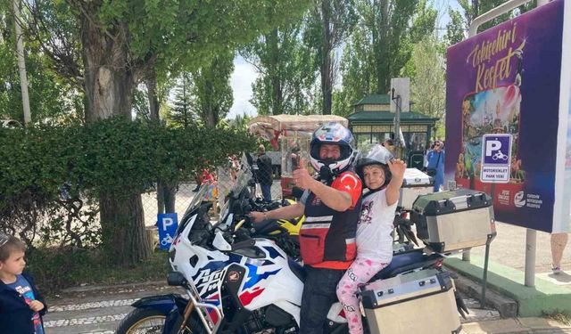 Kanserden iyileşen çocuklar motosikletle gezdirildi, hayır panayırı ve tiyatro etkinliklerine katıldı