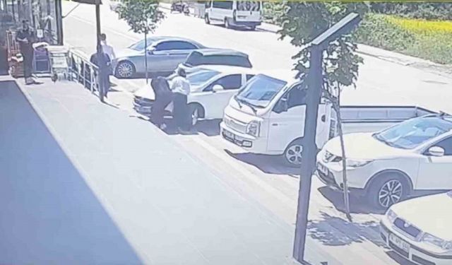 Park edilmek istenen otomobilin çarptığı öğrenci ağır yaralandı