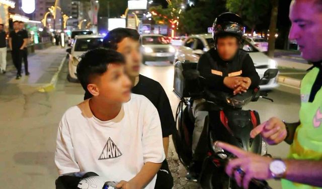 Polise dil döküp gazeteciye el salladı ama cezadan kurtulamadı