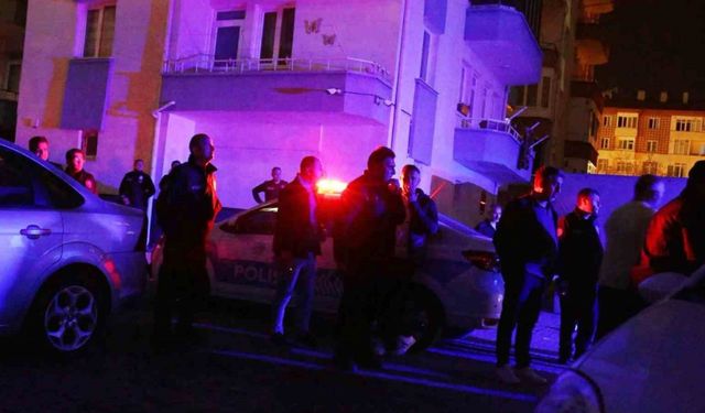 Polisi arayıp, "Bizi dövüyorlar" diye polisleri şikayet etti