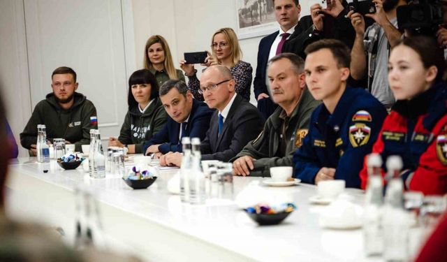 Putin, Ukrayna askerleri bölgeden çıkarıldıktan sonra ilk kez Kursk’u ziyaret etti