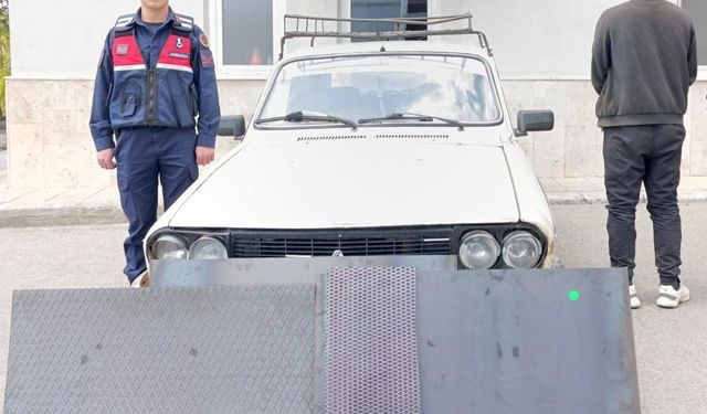 Römork arka kapağını çalmak isteyen şahıs yakalandı