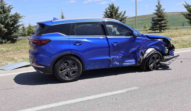 Saraykent’te traktörle otomobil çarpıştı: 3 yaralı