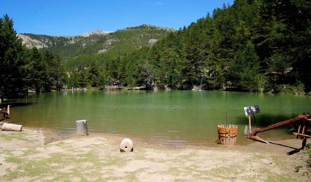 Sessizliğin ve huzurun adresi Limni Gölü misafirlerini bekliyor