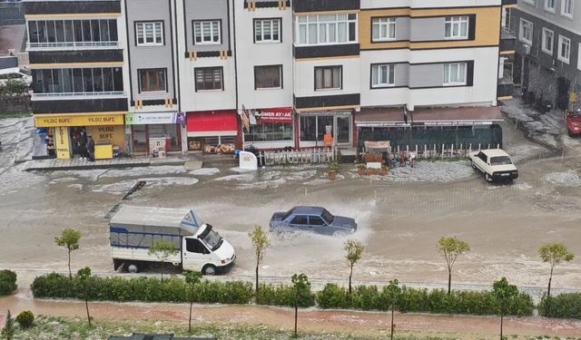 Sinop’ta dolu ve sağanak hayatı olumsuz etkiledi