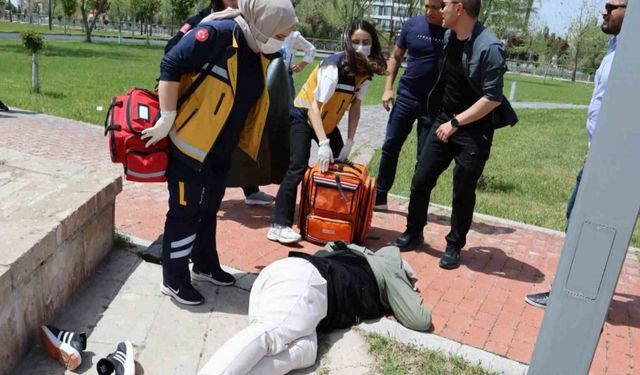 Tabancayla yaralanmış halde bulunan kadın kendini vurmuş