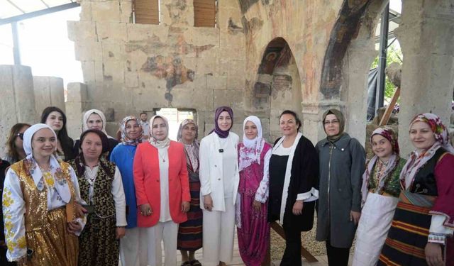 Tarihi kilise bahçesinde Türk mutfağı rüzgarı esti