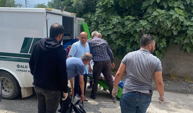 Tartıştığı annesini önce dövdü sonra boğarak öldürdü