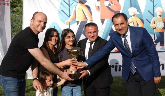 Terör gazisi Oryantiring Yarışması’nda kızıyla birinci oldu