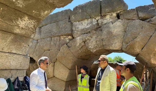 Tios Antik Kenti’ndeki amfi tiyatroda kazı çalışmaları devam ediyor