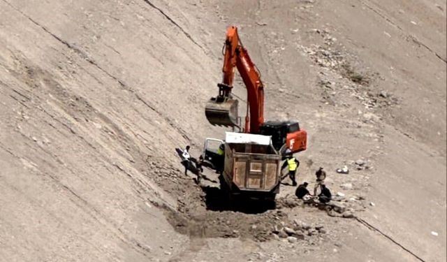 Tunceli’de kamyon şarampole yuvarlandı: 1 yaralı