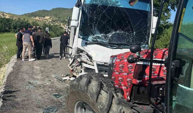 Tunceli’de öğrenci servisi kaza yaptı: 8 öğrenci yaralandı