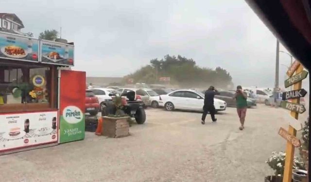 Turistik ilçede fırtına tozu dumana kattı